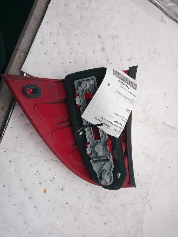 2005 Mercedes-Benz C-Class Left Tail Light Assembly OEM 606985 SW 225K Miles