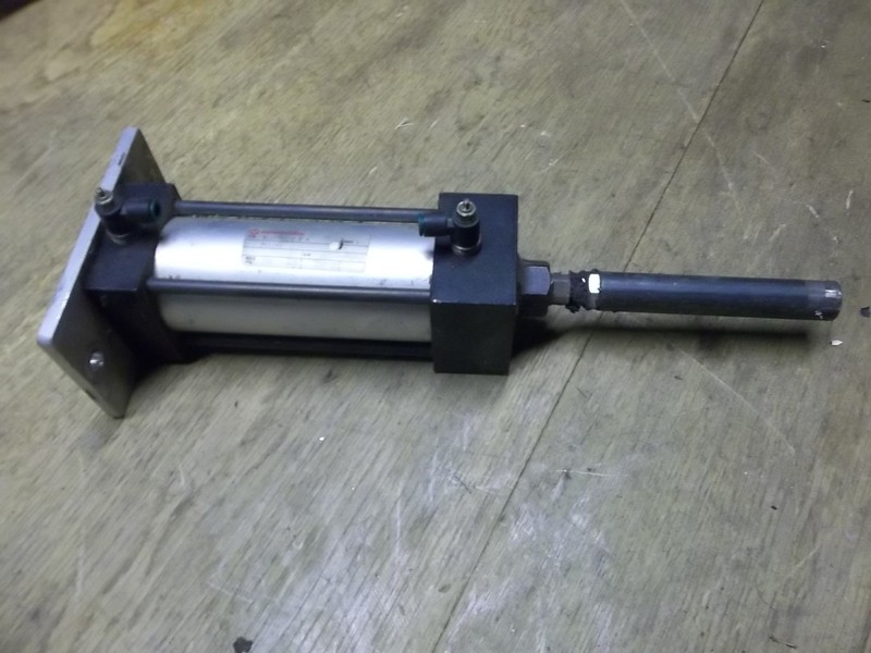 Norgren A1677A1-2x4 Pneumatic Cylinder Rev 3 P(1/4) 250 Max PSI E99-UR
