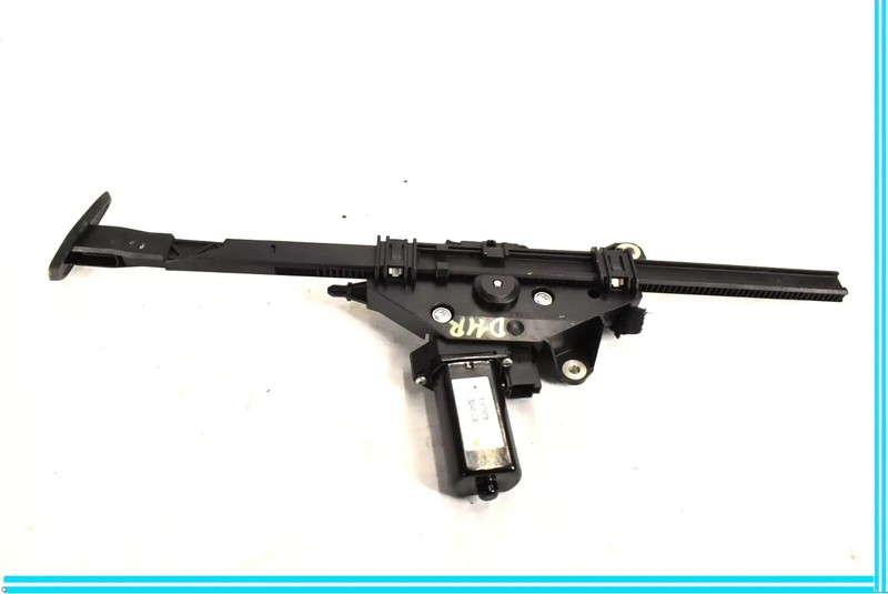10-17 Mercedes W207 E350 E550 Coupe Right Seat Belt Feeder Motor 2078600282 OEM