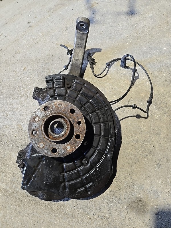 2014-2020 MASERATI GHIBLI S Q4 AWD LEFT DRIVER FRONT SPINDLE KNUCKLE HUB OEM
