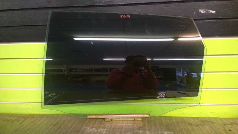 03VIBE 1.8L DRIVER LEFT REAR WINDOW DOOR GLASS OEM 1456-44