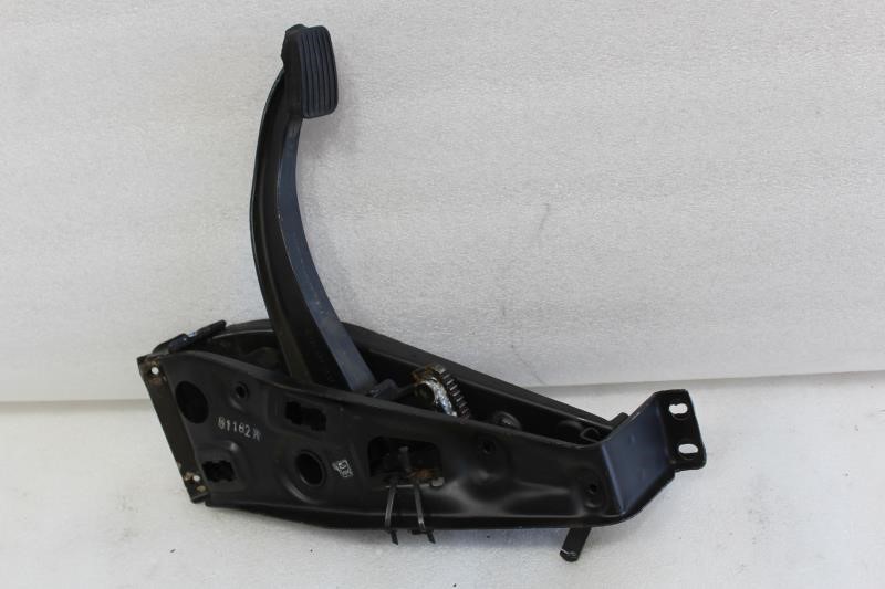 1981 1982 1983 1984 1985 MERCEDES 300SD W126 PARKING BRAKE PEDAL 1264270601