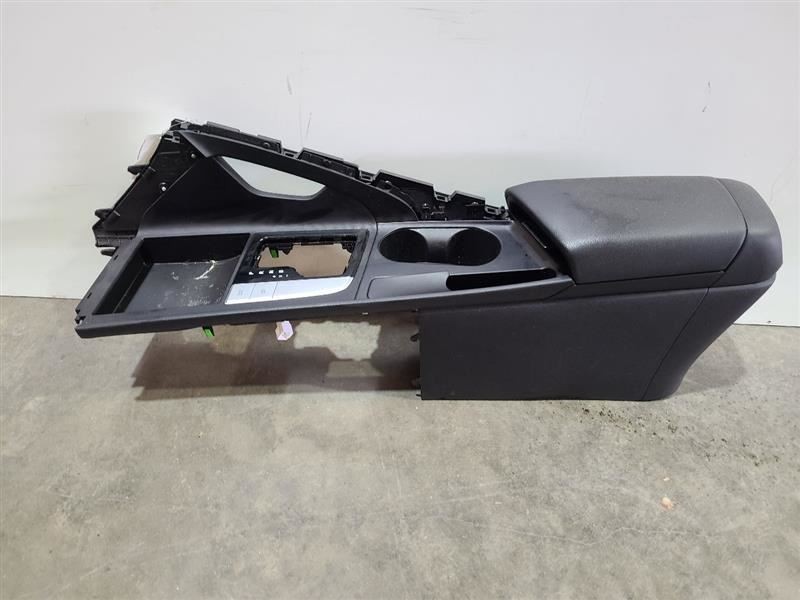 ELANTRA 2021 Console Front 563085