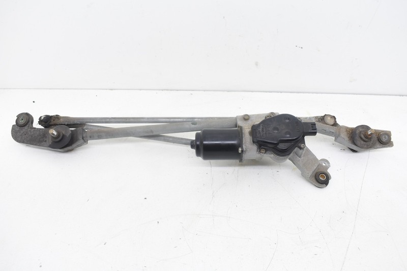 2004 Nissan 350z Z33 Front Windshield Wiper Linkage With Motor Assembly OEM KW82