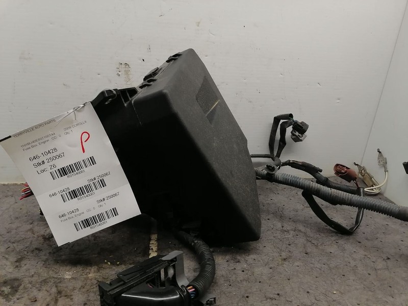 Fuse Junction Box Engine Canada Market Fits 09-14 MATRIX 1540061