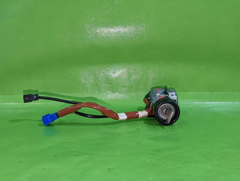 00 01 02 LEGACY OUTBACK IGNITION SWITCH CYLINDER HOUSING W/KEY OEM 4517-6