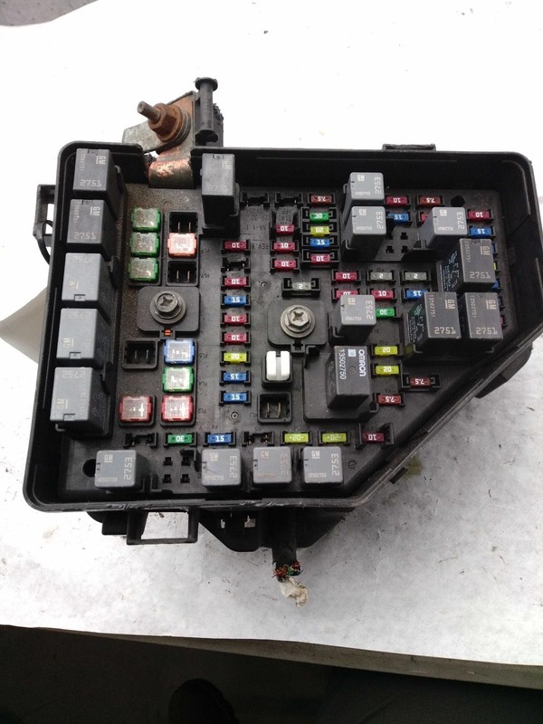 2010 Cadillac CTS Fuse Box OEM Silver 3.6L Used - Missing Cap, 156K Miles