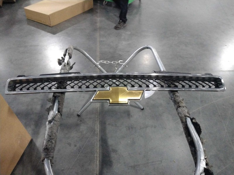 2007 Chevrolet Tahoe White Grille OEM 15865945 Used 4DR SUV Parts