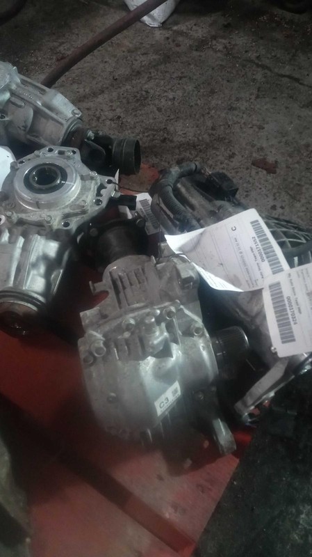 2018 Jeep Renegade Transfer Case Assembly OEM 68260398AA 70K Miles Blue