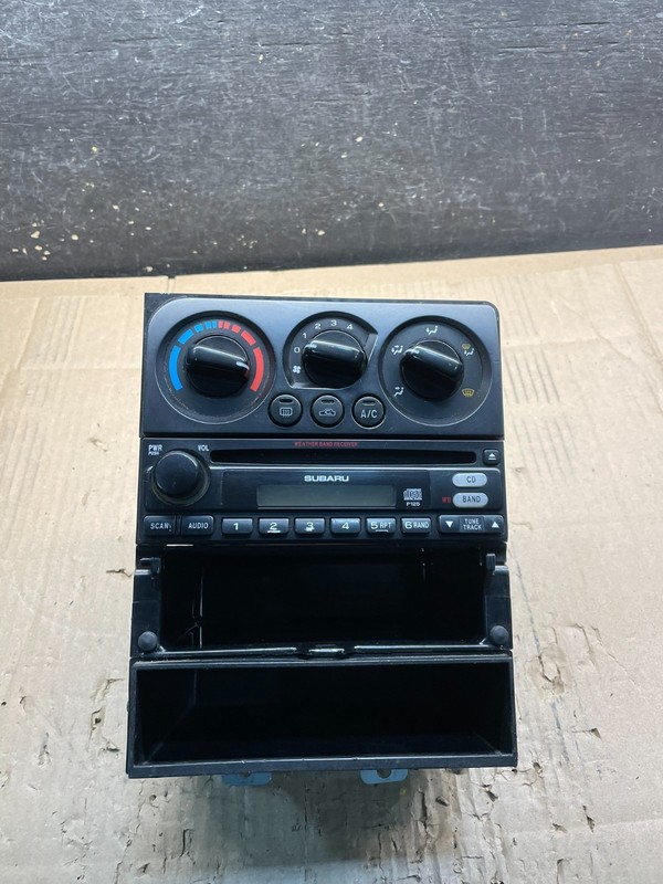2002-2004 Subaru Legacy Outback Radio CD Player Casette Climate Control W1572 DG