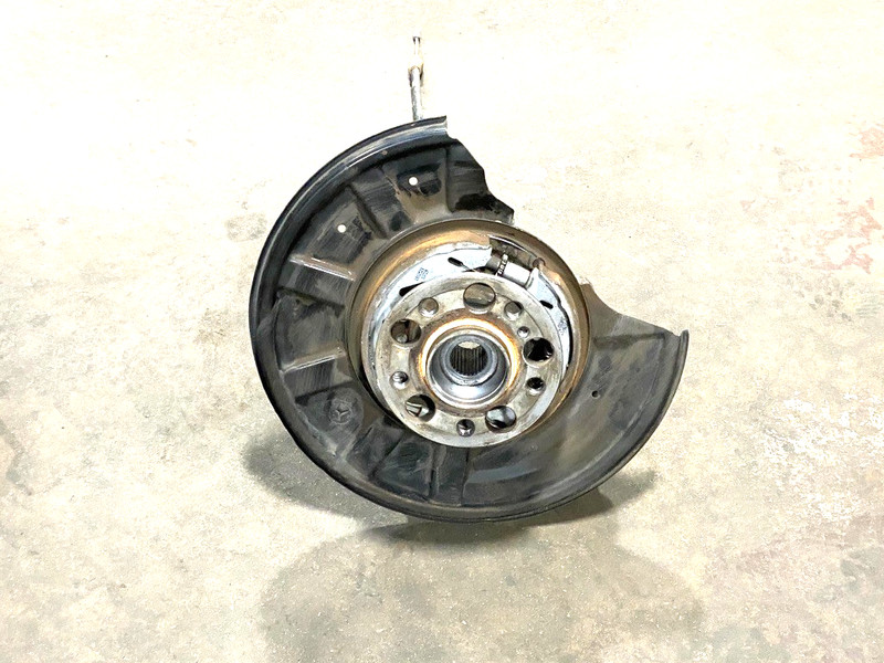 14-16 MERCEDES E250 E350 REAR LEFT WHEEL SPINDLE KNUCKLE HUB OEM #A0.33