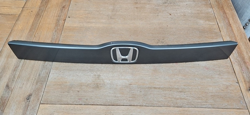 10-11 Honda Insight Rear Liftgate Tailgate License Molding Emblem 74890-TM8 gray