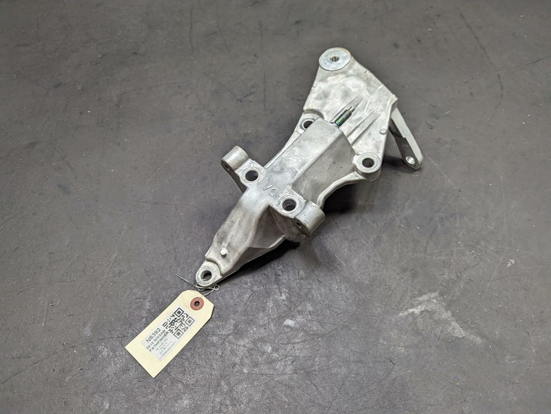 Engine Right Mount Bracket 2019 Nissan Pathfinder 11231-3KA0A 13-2016 2017 2018
