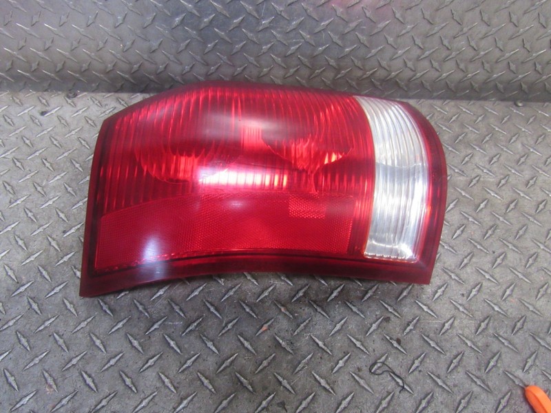 02 03 SATURN VUE LEFT DRIVER REAR TAIL LIGHT BRAKE LAMP TAILLIGHT ASSEMBLY