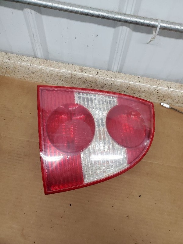 Passenger Right Tail Light Excluding W8 Sedan Fits 01-05 PASSAT 292042