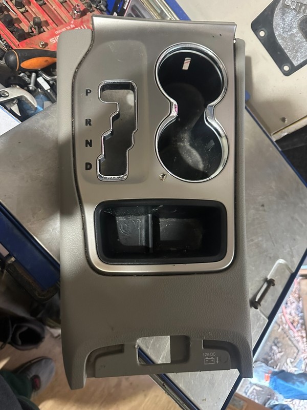 11-13 JEEP GRAND CHEROKEE OEM FRONT CENTER CONSOLE SHIFTER BEZEL & CUP HOLDER