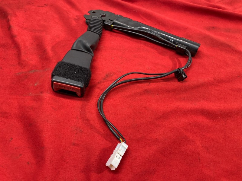 BMW F22 F30 F32 F36 F80 F82 Front Right Passenger Seatbelt Tensioner Buckle OEM✅
