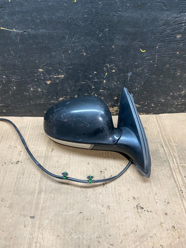 2006-2010 Volkswagen Jetta rightView Door Mirror Turn Signal OEM W2232 MS