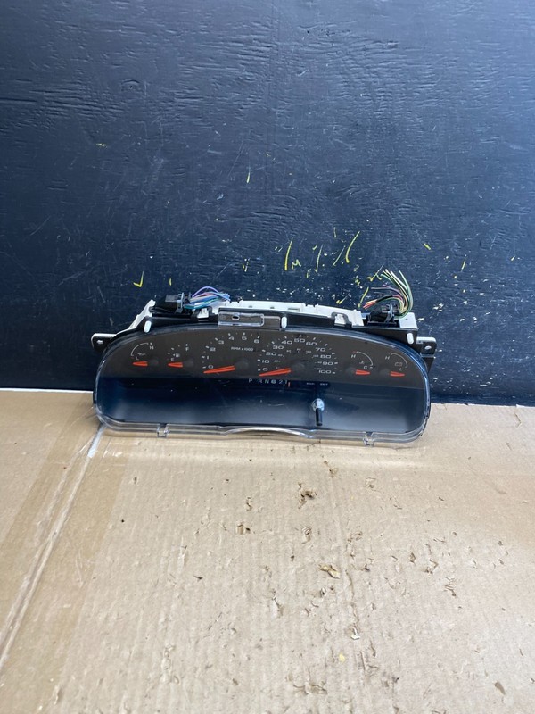 2006 Ford E350 Gauge Speedometer Cluster OEM ab2199 DG