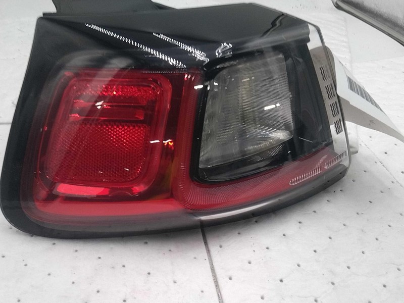 2021 Jeep Cherokee Left Tail Light Assembly Grey OEM Used 697439 110K Miles