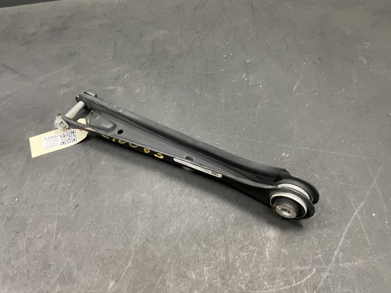 Rear Right Trailing Lower Control Arm 2021 Cadillac XT4 84380557 2019 2020 -2023