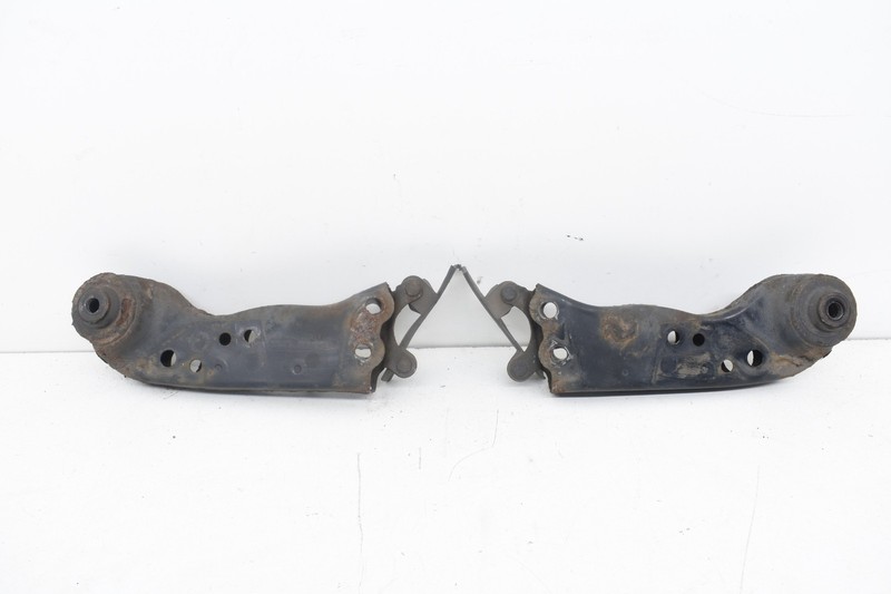 2004 Nissan 350z Rear Crossmember Subframe Stay Braces Bracket Pair OEM KW82