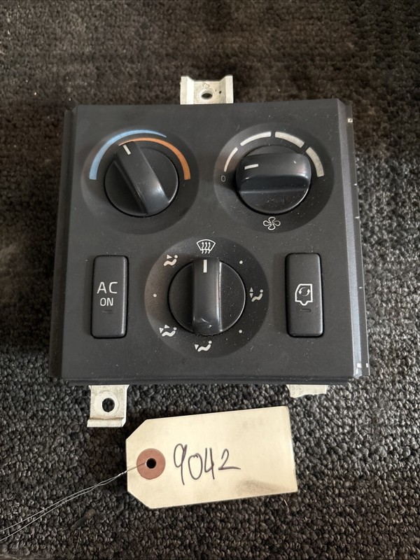 VOLVO VNLMODULE A/C CLIMATE CONTROL - P/N: 21326144 Broken