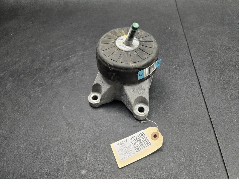 Right Engine Mount Bracket 2022 Kia Stinger 21840-J5310 2023