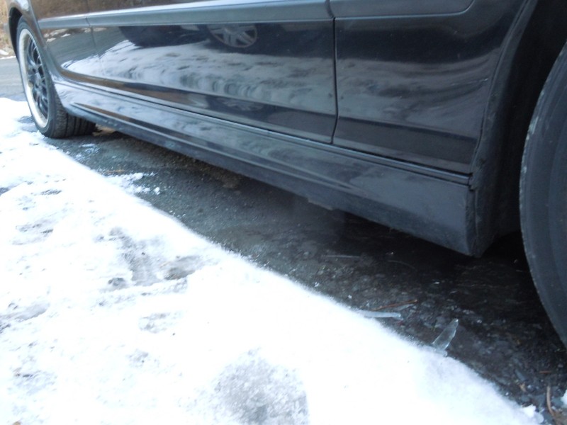 2001-2005 BMW 325i Sedan Wagon Rocker Panel Side Skirt Moulding Pass Right 668