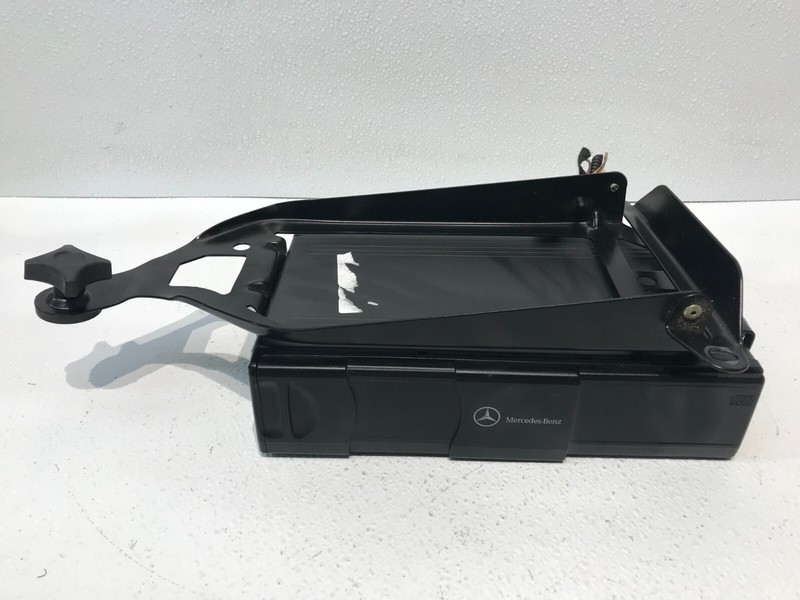 01-05 Mercedes W163 ML500 ML55 AMG CD Changer 6 Disk Player OEM A1638201589