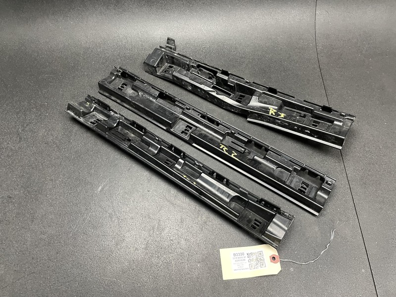 3PC Right Rocker Molding Mount Brackets 2018 BMW X1 51777332330 2016 2017 - 2021