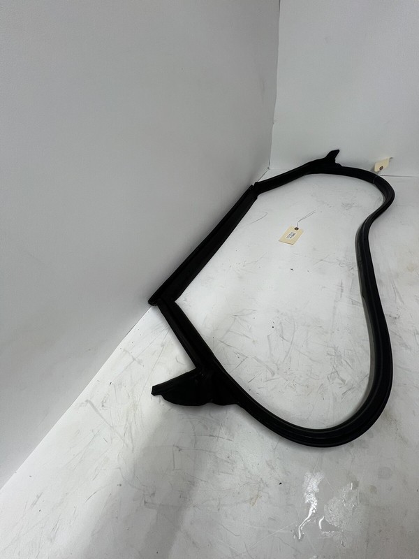 17-23 TESLA MODEL 3 REAR RIGHT DOOR SEAL RUBBER WEATHERSTRIP STRIP OEM 12042 S2