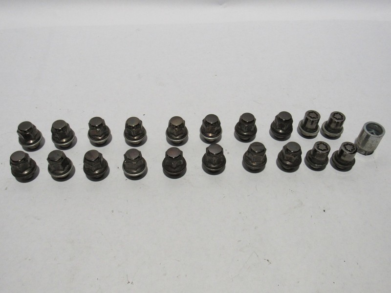 Lexus IS300 2020 Wheel Lug Lugs Bolt Bolts Nut Nuts Set 21 PCS 14-21 ;