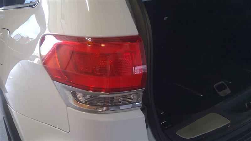 Driver Tail Light Quarter Panel Mounted Fits 15-20 GRAND CHEROKEE 3260221