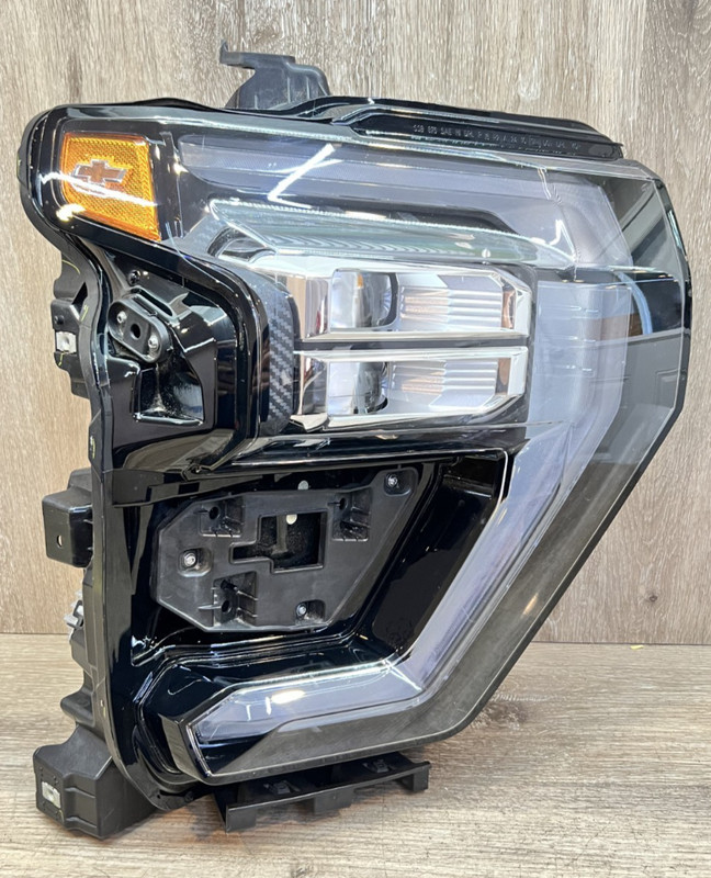 2024 Chevrolet Silverado 2500 3500 RH Passenger Headlight OEM 86514718