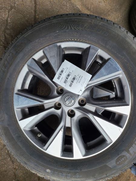 Wheel 18x7-1/2 Alloy Machined Face Painted Pockets Fits 15-18 MURANO 499720
