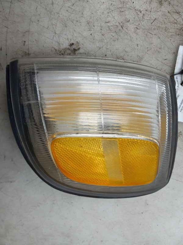 96 97 98 TOYOTA 4 RUNNER SR5 DRIVER LEFT FENDER MOUNTED LIGHT