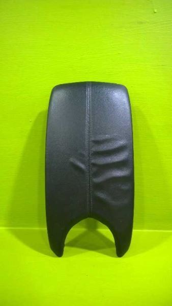 13 ATS CENTER CONSOLE LID ARMREST OEM 3666-18