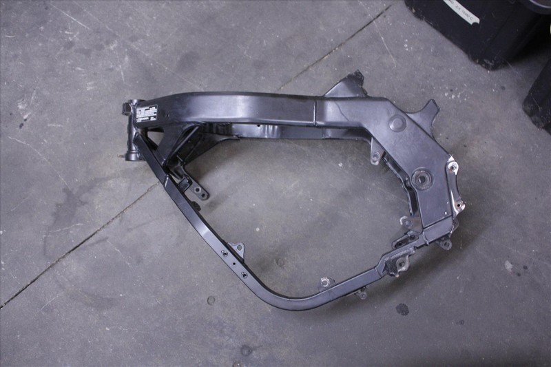 2004 SUZUKI GS 500 FH MAIN FRAME CHASSIS BODY GS500 04