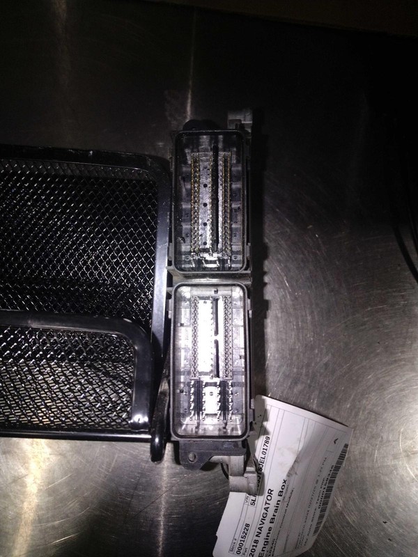 2018 Lincoln Navigator Engine Control Module ECM 129K Miles OEM Black