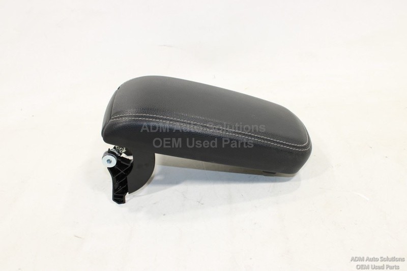 2014-2019 MERCEDES CLA250 C117 FRONT CENTER CONSOLE STOREGE LID ARMREST OEM