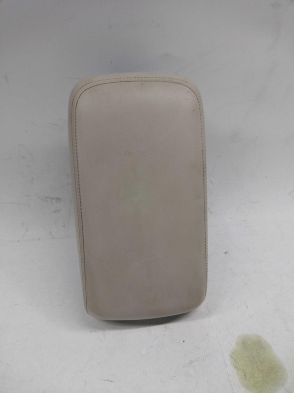 2018 Chrysler 300 Center Console LID Black OEM Used 35K Miles NJ25-21076-515159