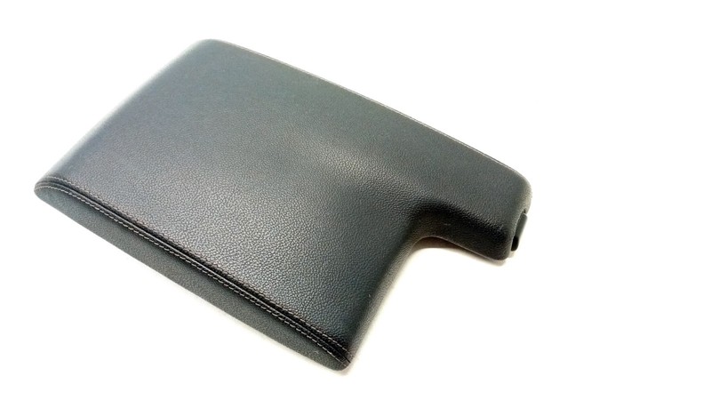 17-19 JAGUAR X760 XE CENTER CONSOLE COVER ARM REST LID FRONT OEM 090324B