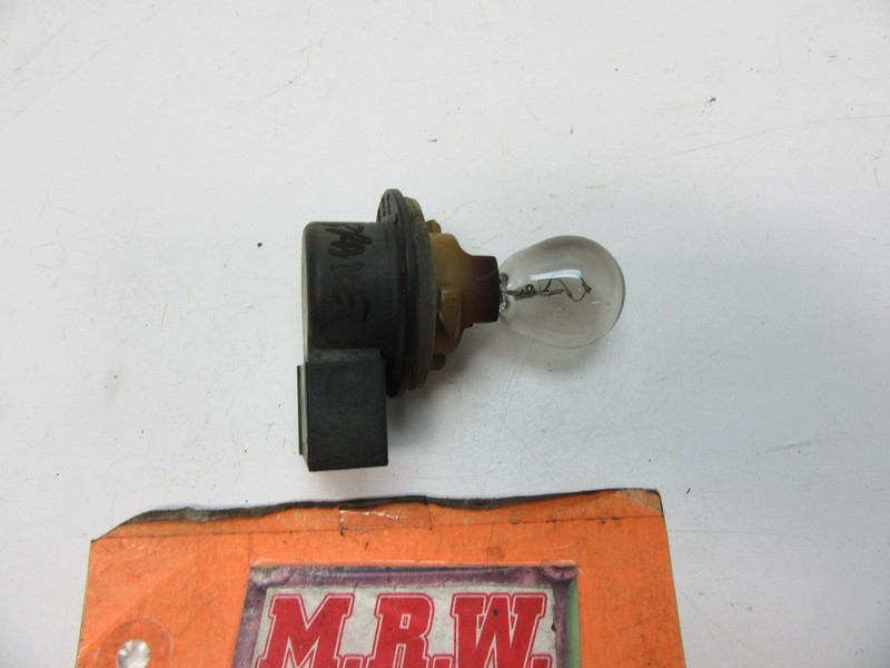 LIGHT BULB SOCKET TAIL LIGHT LAMP HARNESS CONNECTOR BRAKE LENS LEFT RIGHT