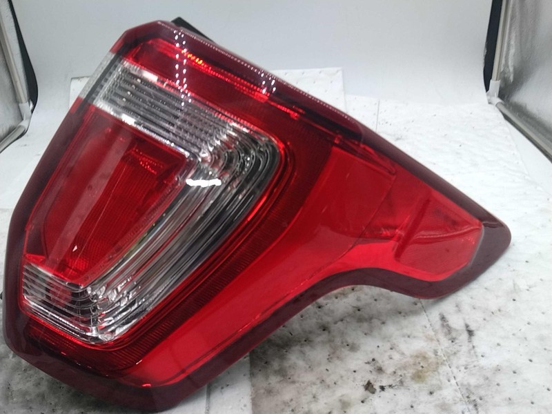2016 Ford Explorer Right Tail Light Assembly Silver OEM 539016 Used