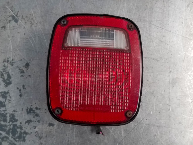 2006 Jeep Wrangler TJ Rubicon 4x4 Right Taillight -* #1793 M2
