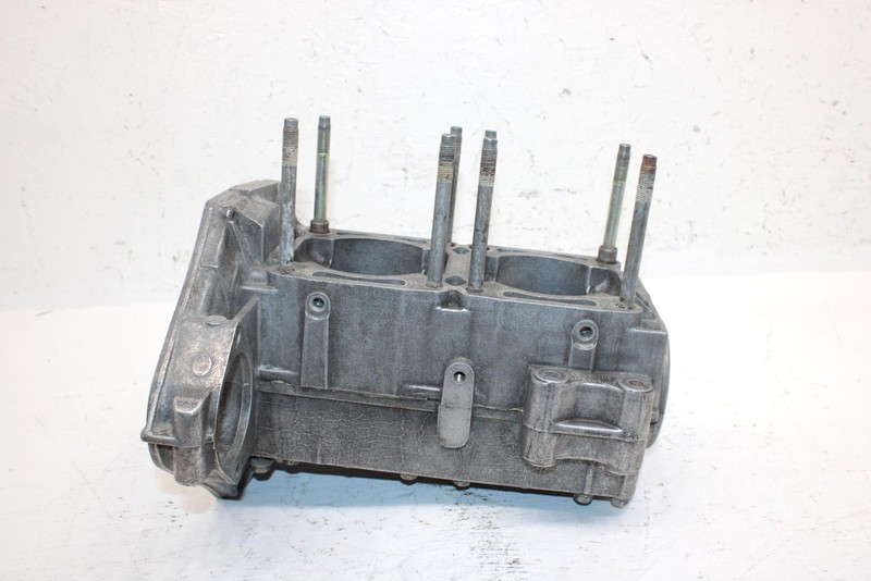 1994 Yamaha Vmax 600 Oem Crankcase W/Studs 8AB-15100-00-00 8AB-15100-01-00 SY25