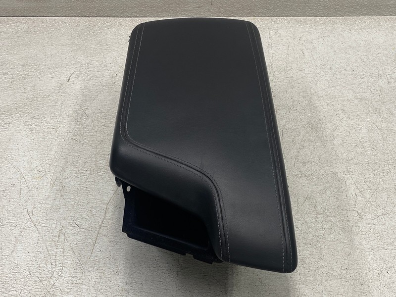 20-24 CADILLAC CT5 CENTER CONSOLE ARM REST STORAGE COMPARTMENT OEM LOT797