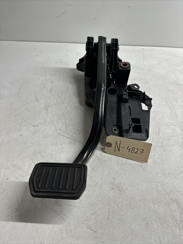 20-22 TESLA MODEL Y BRAKE STOP PEDAL OEM 1188691-00-a 4827 S1