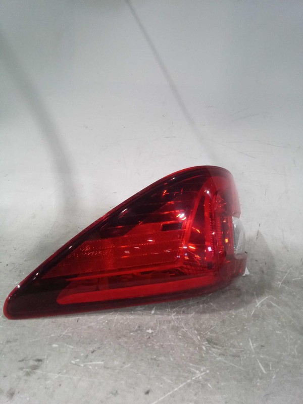 Used Right Tail Light Assembly fits: 2015 Subaru Legacy Wagon quarter panel moun